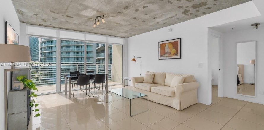 Кондоминиум с 2 спальнями в Майами, Флорида № 2001372