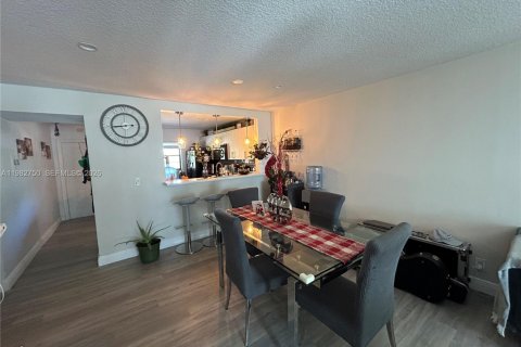 Купить кондоминиум в Холливуд, Флорида 2 спальни, 94.3м2, № 2049247 - фото 6