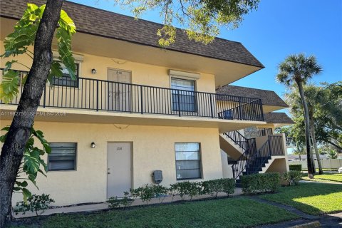 Кондоминиум с 2 спальнями в Холливуд, Флорида № 2049247