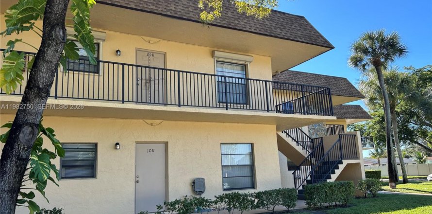 Кондоминиум с 2 спальнями в Холливуд, Флорида № 2049247