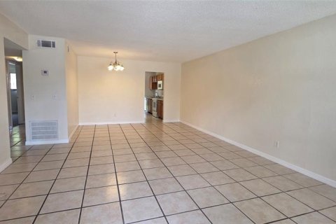 Condo in Altamonte Springs, Florida, 3 bedrooms  № 1880451 - photo 2