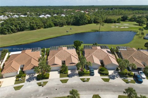 Villa ou maison à vendre à Hobe Sound, Floride: 2 chambres, 144.28 m2 № 2431562 - photo 2