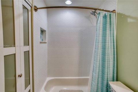 Villa ou maison à vendre à Hobe Sound, Floride: 2 chambres, 144.28 m2 № 2431562 - photo 20