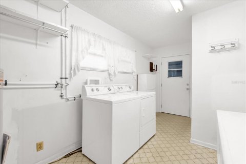 House in Orlando, Florida 3 bedrooms, 125.98 sq.m. № 1854141 - photo 9
