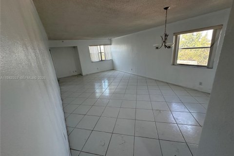Condominio en alquiler en Lauderhill, Florida, 2 dormitorios, 102.66 m2 № 2054813 - foto 6