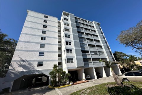 Condo in Lauderhill, Florida, 2 bedrooms  № 2054813 - photo 9