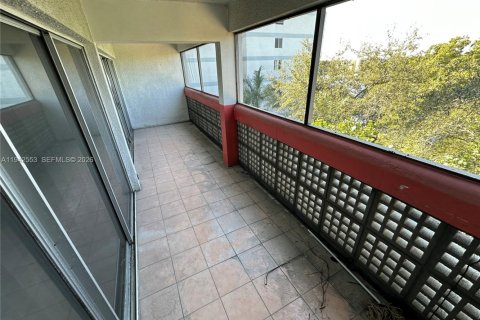 Condo in Lauderhill, Florida, 2 bedrooms  № 2054813 - photo 14