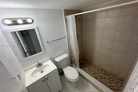 Condominio en alquiler en Lauderhill, Florida, 2 dormitorios, 102.66 m2 № 2054813 - foto 2