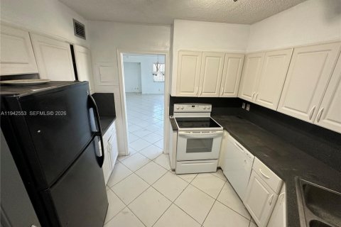 Condo in Lauderhill, Florida, 2 bedrooms  № 2054813 - photo 10