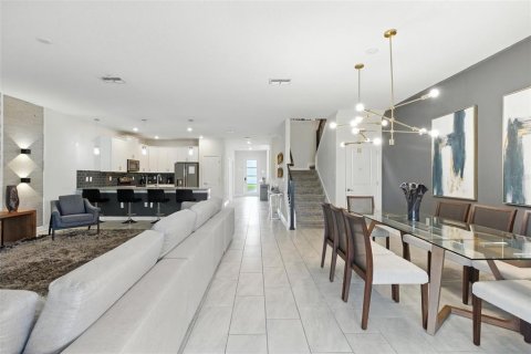 House in Davenport, Florida 9 bedrooms, 363.71 sq.m. № 1834742 - photo 9
