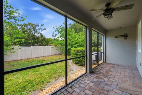 Townhouse in Oldsmar, Florida 3 bedrooms, 207.17 sq.m. № 2324886 - photo 18