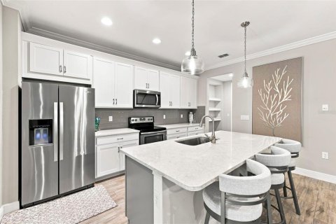 Townhouse in Oldsmar, Florida 3 bedrooms, 207.17 sq.m. № 2324886 - photo 6
