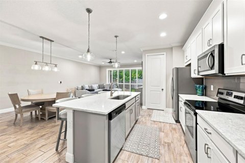 Townhouse in Oldsmar, Florida 3 bedrooms, 207.17 sq.m. № 2324886 - photo 8