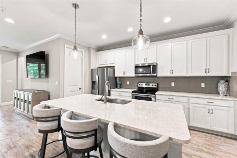 Townhouse in Oldsmar, Florida 3 bedrooms, 207.17 sq.m. № 2324886 - photo 9