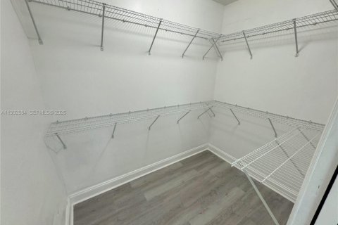 Casa en alquiler en Sunrise, Florida, 4 dormitorios, 180.14 m2 № 2056723 - foto 10