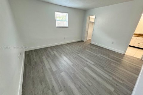 Casa en alquiler en Sunrise, Florida, 4 dormitorios, 180.14 m2 № 2056723 - foto 5