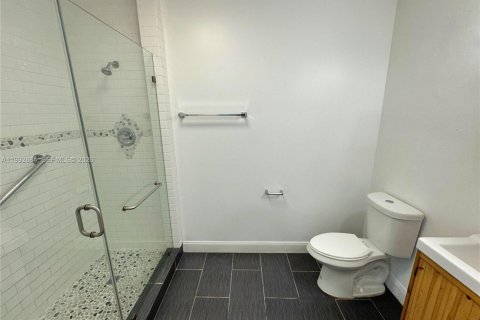 Casa en alquiler en Sunrise, Florida, 4 dormitorios, 180.14 m2 № 2056723 - foto 11