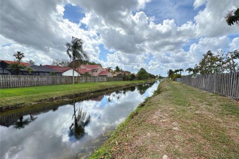 Casa en alquiler en Sunrise, Florida, 4 dormitorios, 180.14 m2 № 2056723 - foto 15