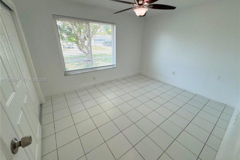 Casa en alquiler en Sunrise, Florida, 4 dormitorios, 180.14 m2 № 2056723 - foto 6