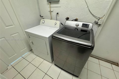 Casa en alquiler en Sunrise, Florida, 4 dormitorios, 180.14 m2 № 2056723 - foto 13