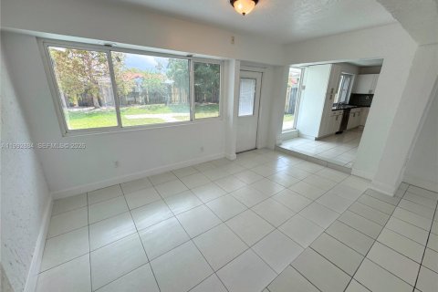 Casa en alquiler en Sunrise, Florida, 4 dormitorios, 180.14 m2 № 2056723 - foto 4