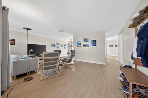 Villa ou maison à louer à Plantation, Floride: 3 chambres, 144.46 m2 № 2084304 - photo 7