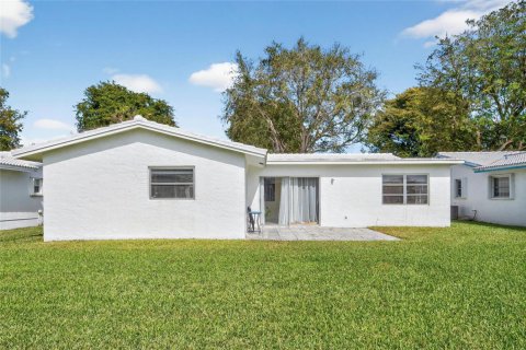 Villa ou maison à louer à Plantation, Floride: 3 chambres, 144.46 m2 № 2084304 - photo 4