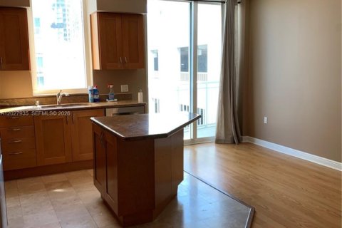 Copropriété à louer à Hallandale Beach, Floride: 2 chambres, 132.39 m2 № 2270098 - photo 3