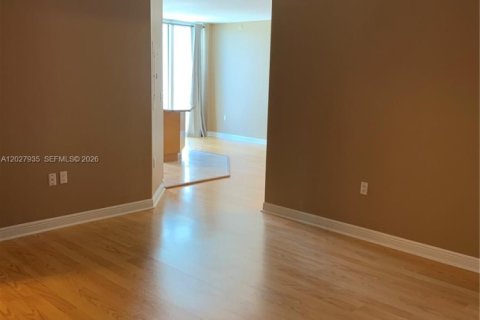 Copropriété à louer à Hallandale Beach, Floride: 2 chambres, 132.39 m2 № 2270098 - photo 2