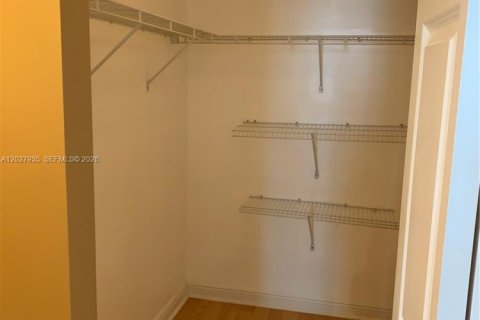 Copropriété à louer à Hallandale Beach, Floride: 2 chambres, 132.39 m2 № 2270098 - photo 6