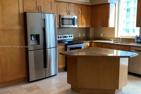 Copropriété à louer à Hallandale Beach, Floride: 2 chambres, 132.39 m2 № 2270098 - photo 4