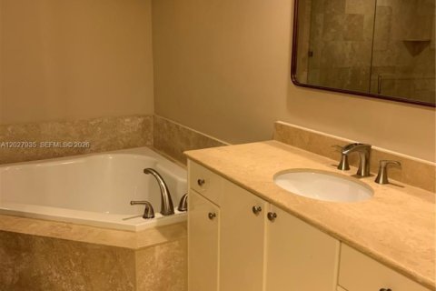 Copropriété à louer à Hallandale Beach, Floride: 2 chambres, 132.39 m2 № 2270098 - photo 7