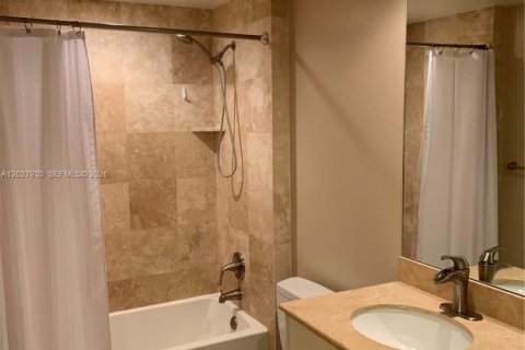 Copropriété à louer à Hallandale Beach, Floride: 2 chambres, 132.39 m2 № 2270098 - photo 11