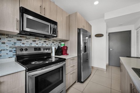 House in Florida City, Florida 5 bedrooms, 176.7 sq.m. № 2260469 - photo 11