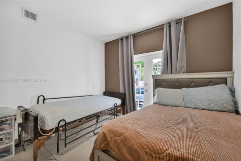 House in Florida City, Florida 5 bedrooms, 176.7 sq.m. № 2260469 - photo 14