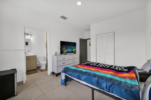 House in Florida City, Florida 5 bedrooms, 176.7 sq.m. № 2260469 - photo 29