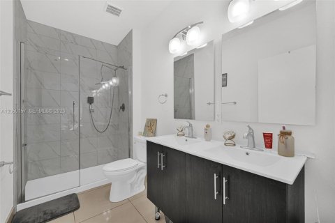 House in Florida City, Florida 5 bedrooms, 176.7 sq.m. № 2260469 - photo 25