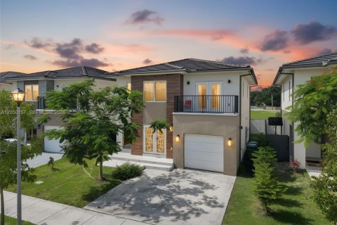 House in Florida City, Florida 5 bedrooms, 176.7 sq.m. № 2260469 - photo 2