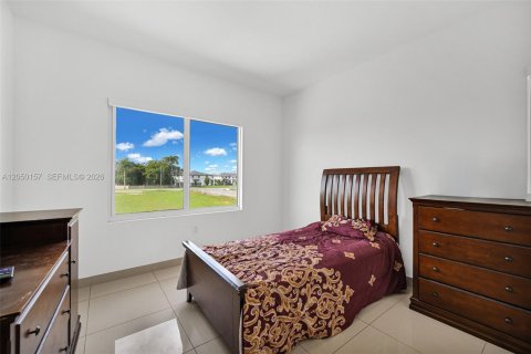 House in Florida City, Florida 5 bedrooms, 176.7 sq.m. № 2260469 - photo 30