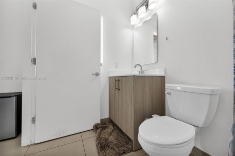 House in Florida City, Florida 5 bedrooms, 176.7 sq.m. № 2260469 - photo 23