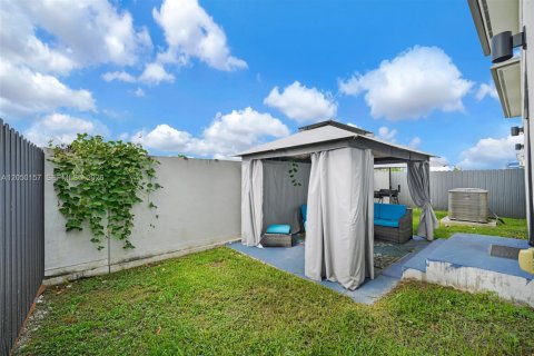 House in Florida City, Florida 5 bedrooms, 176.7 sq.m. № 2260469 - photo 18