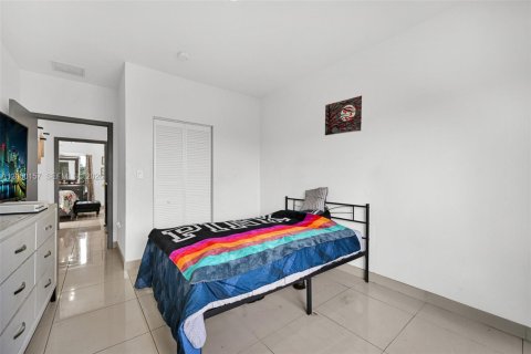 House in Florida City, Florida 5 bedrooms, 176.7 sq.m. № 2260469 - photo 28