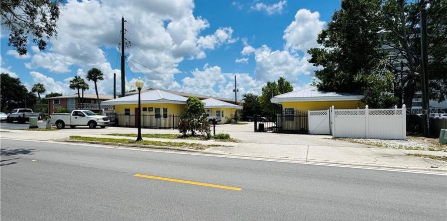 Immobilier commercial à Sebring, Floride 15 chambres, 65.03 m2 № 2283400