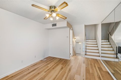 Touwnhouse à louer à Tampa, Floride: 2 chambres, 96.99 m2 № 2119333 - photo 8