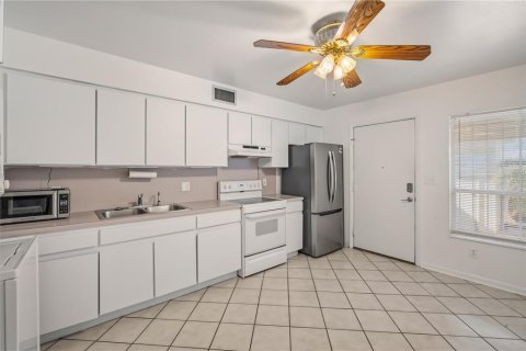 Touwnhouse à louer à Tampa, Floride: 2 chambres, 96.99 m2 № 2119333 - photo 13