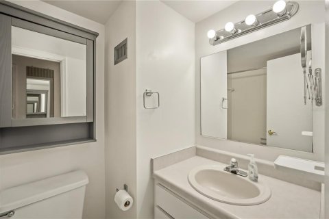 Touwnhouse à louer à Tampa, Floride: 2 chambres, 96.99 m2 № 2119333 - photo 9
