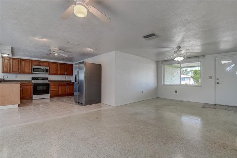 Casa en venta en Holiday, Florida, 2 dormitorios, 121.33 m2 № 1720108 - foto 4