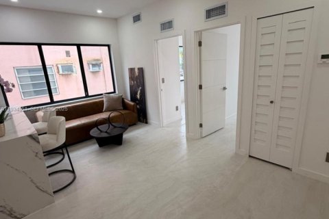 Apartamento en alquiler en Miami, Florida, 2 dormitorios, 68.28 m2 № 2152524 - foto 3