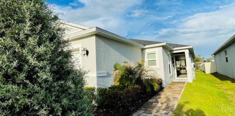 House in Clermont, Florida 3 bedrooms, 143.44 sq.m. № 2233981