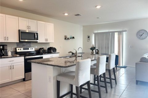 House in Kissimmee, Florida 5 bedrooms, 248.42 sq.m. № 1810237 - photo 4